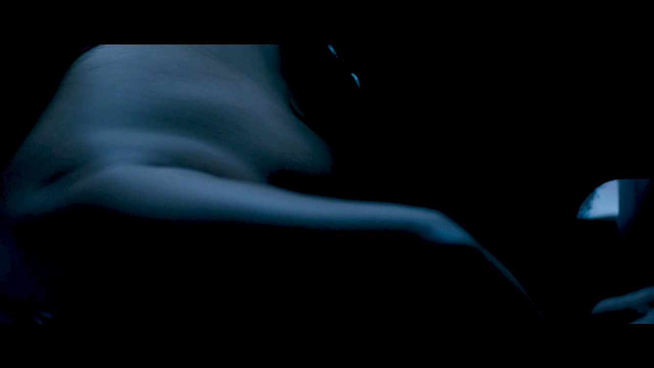 Raima Sen Hot Navel From Mirch 2010 4k.mp4_snapshot_01.13_[2020.11.30_20.59.28]