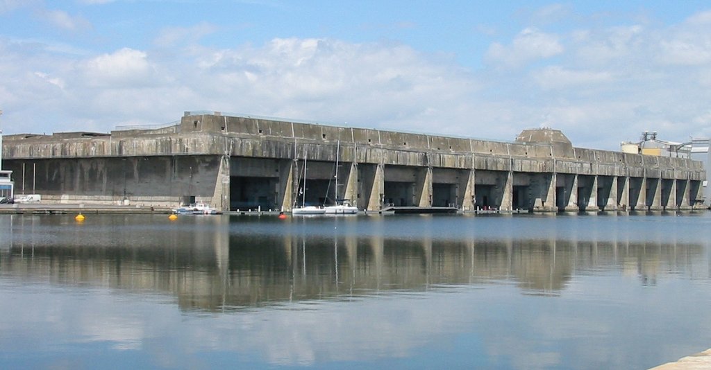 Muelles de los submarinos alemanes en Saint-Nazaire, Francia en la actualidad Muelles de los submarinos alemanes en Saint-Nazaire, Francia en la actualidad