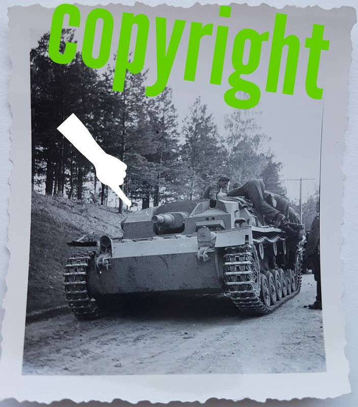 Orig.Foto Panzer Stug Sturmgeschütz GD Division Abzeichen Helm A