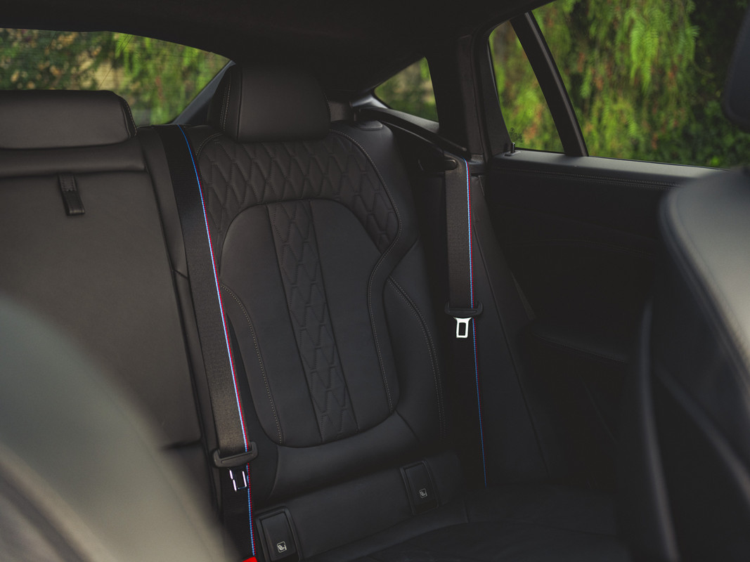 P90492425_highRes_the-new-bmw-x6-m60i-