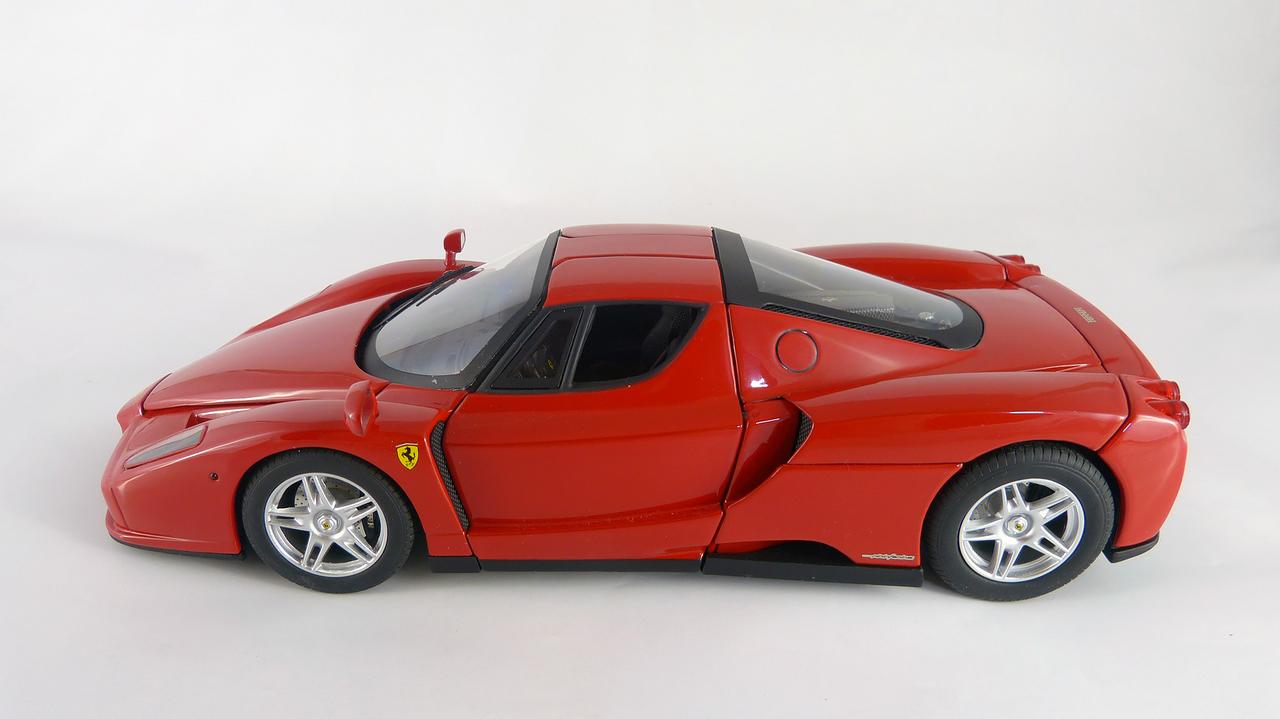 ferrari enzo hot wheels 1 18