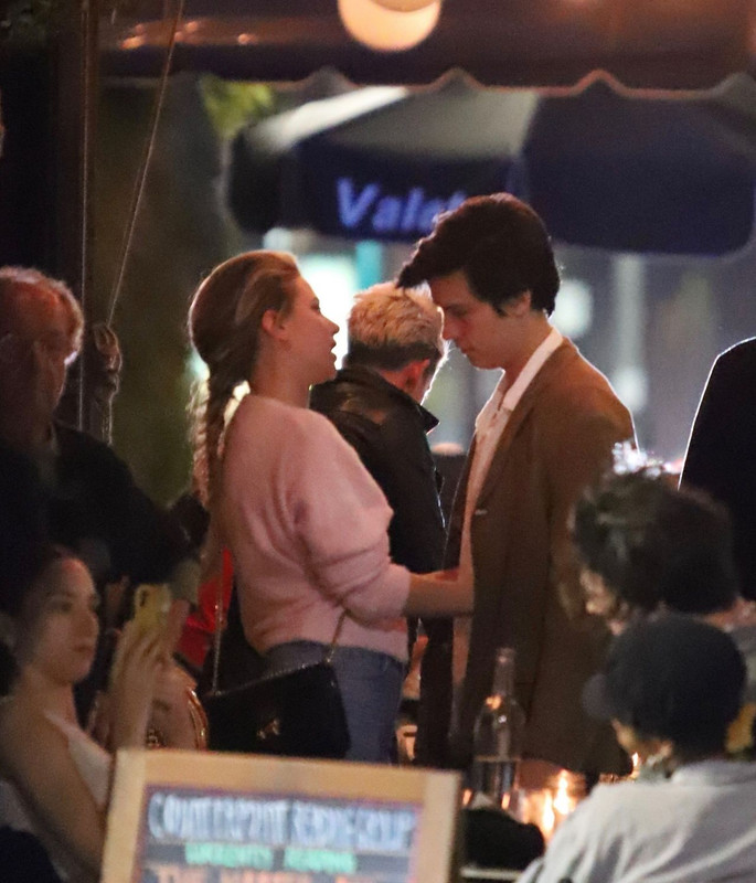 lili reinhart out for dinner in la 10 12 2019 1 — Postimages