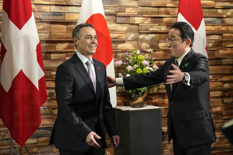 Japón y Suiza acuerdan mantener fuertes sanciones contra Rusia