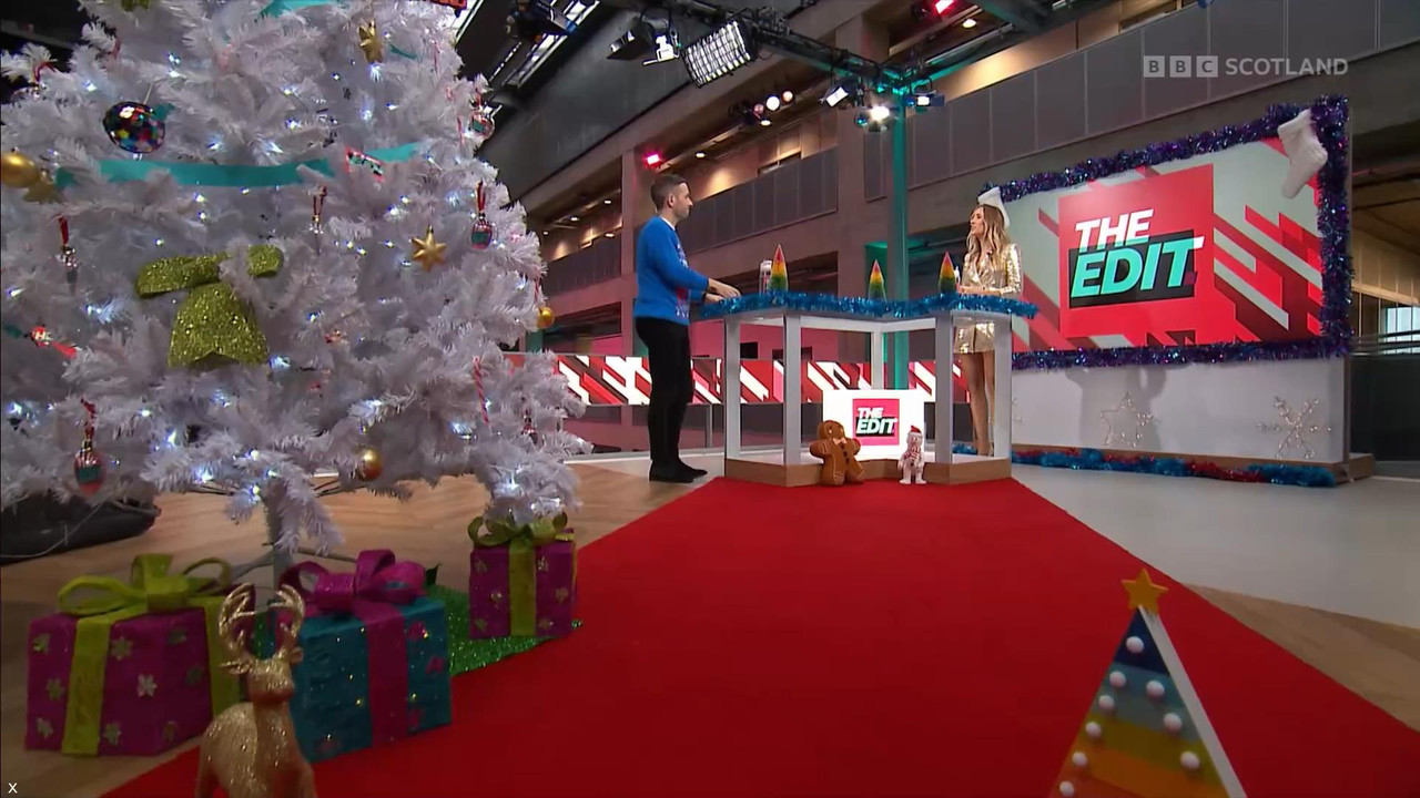 12.25 - 20.00.00 - The Edit Christmas Special. Amy Irons and David Fa....ts_snapshot_11.32_[2021.12.