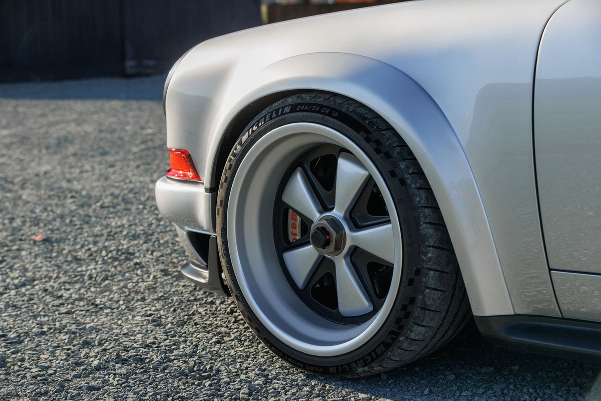 1991-porsche-911-reimagined-by-singer-dls-34.jpg
