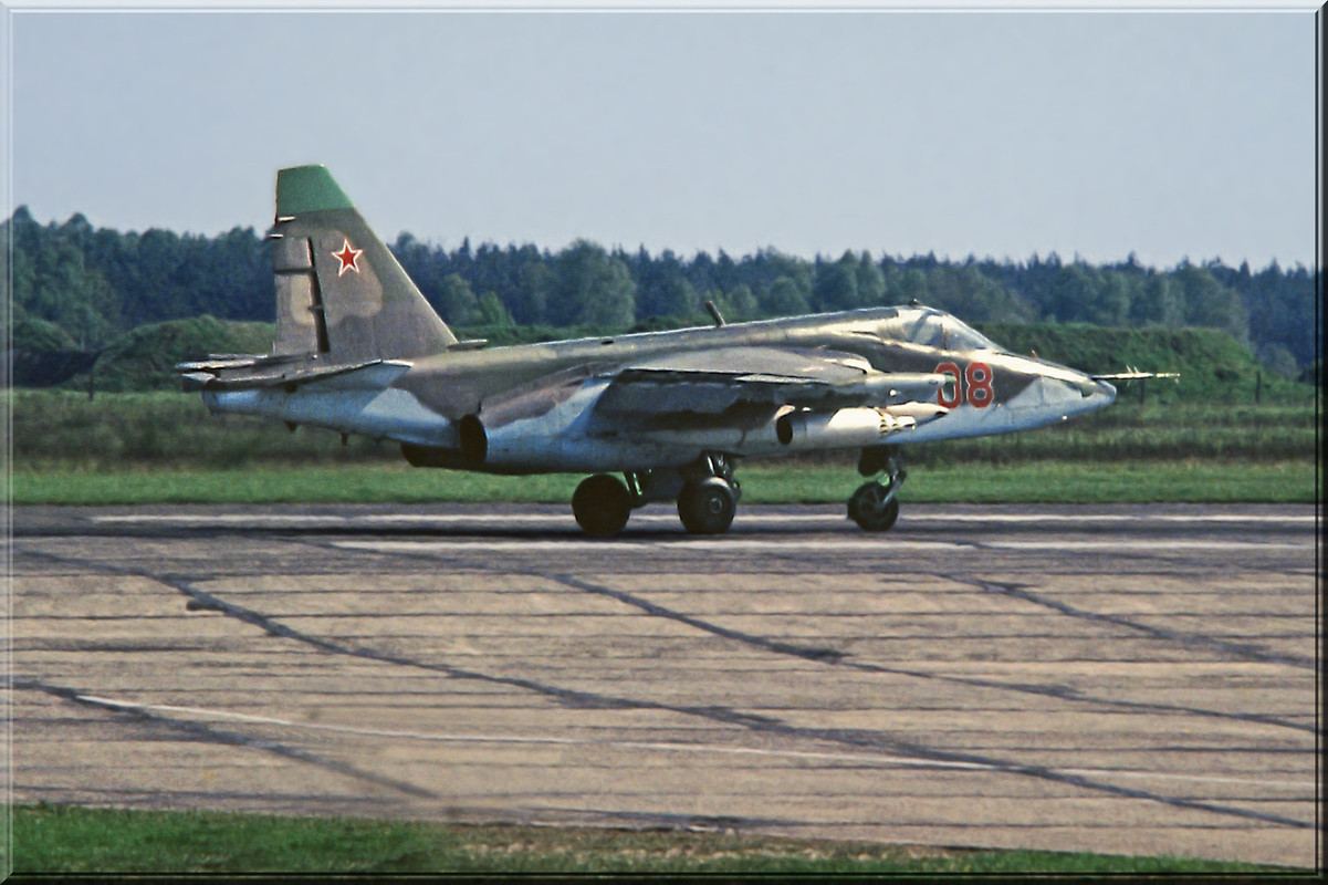 357 OSHAP Su-25 08 Red (cn 25508110134)_Brandis Sommer 1991