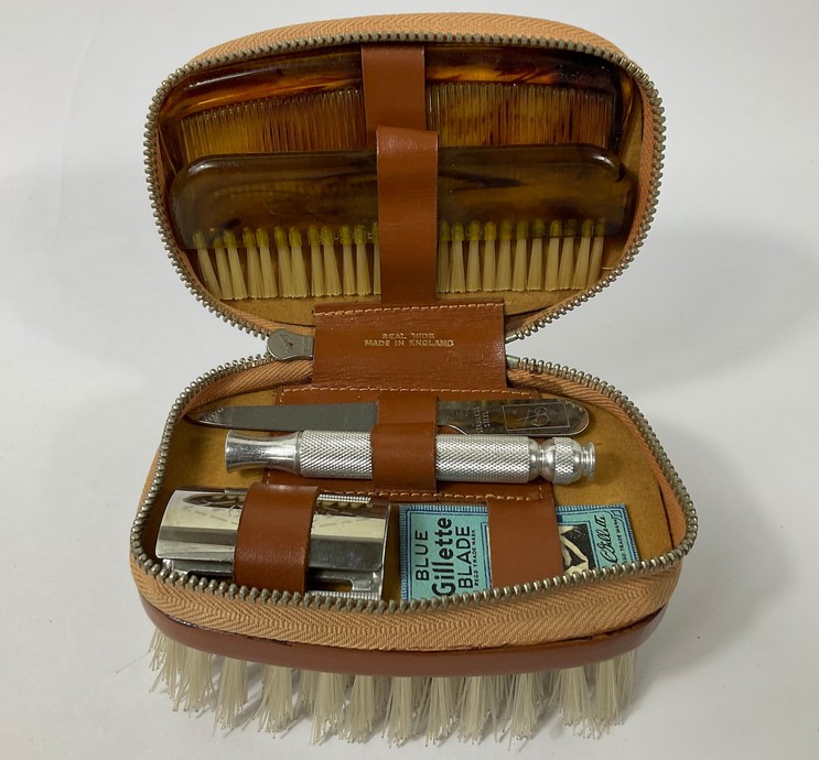 Gillette-Compact-Travel-Shaving-Case.jpg