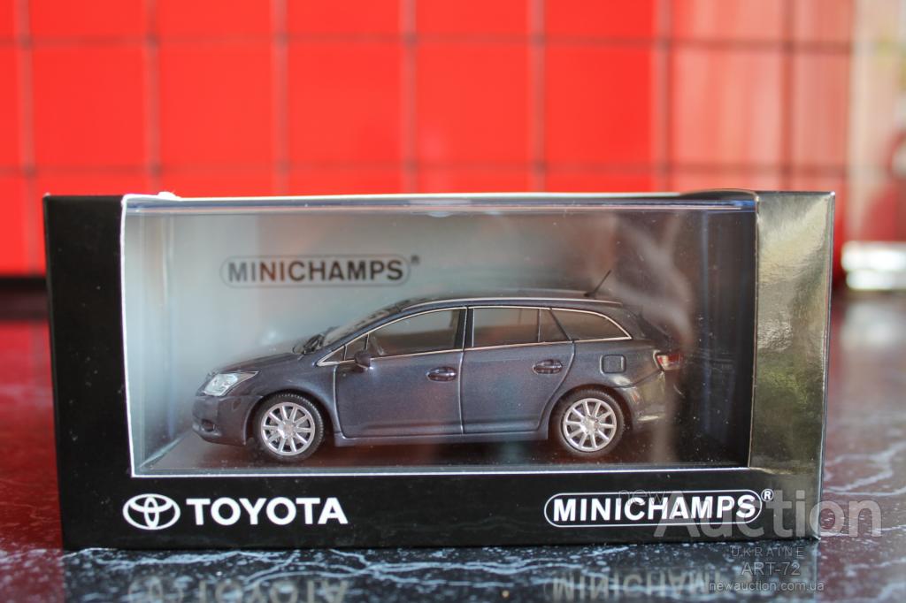 toyota_avensis_sw_2009_minichamps_1_43 (1)