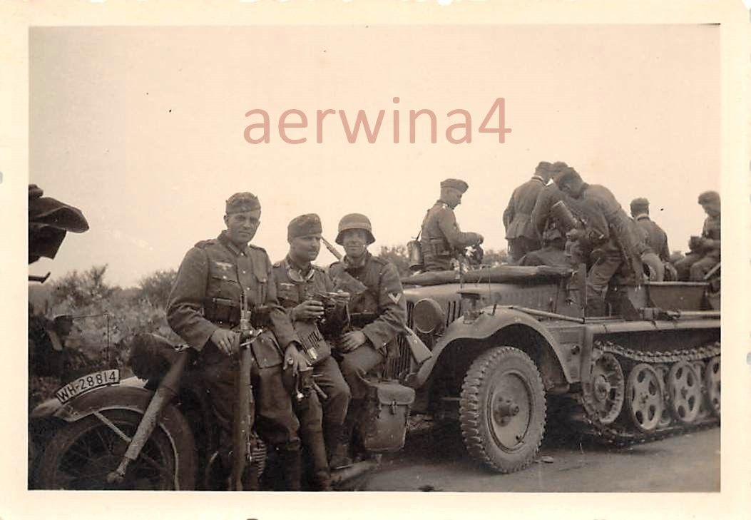 Rast Soldaten Motorrad BMW Büssing Halbkette Amiens Frankreich