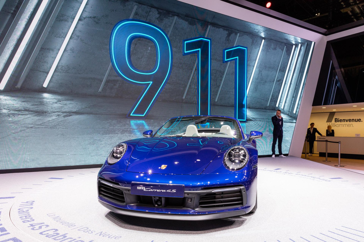 2020 Porsche 911 Carrera 4S Cabriolet (2)