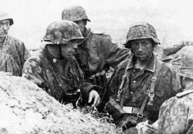 Panzergrenadiers de la 3ª SS Panzer division Totenkopf, Rusia 1944 Panzergrenadiers de la 3ª SS Panzer division Totenkopf, Rusia 1944