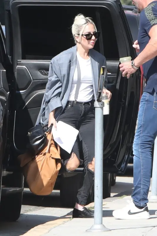 10-21-22-Arriving-at-a-Recording-Studio-