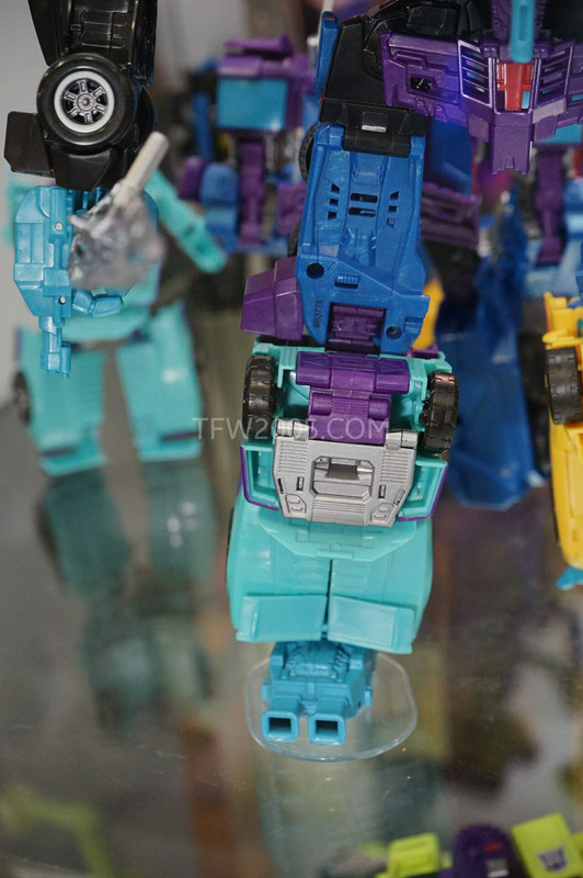 SDCC2015-Hasbro-Case-Transformers-Combiner-Wars-