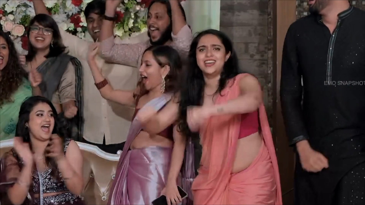 Sana Althaf Sexy navel and Belly show in pink saree.mp4_snapshot_00.04.404