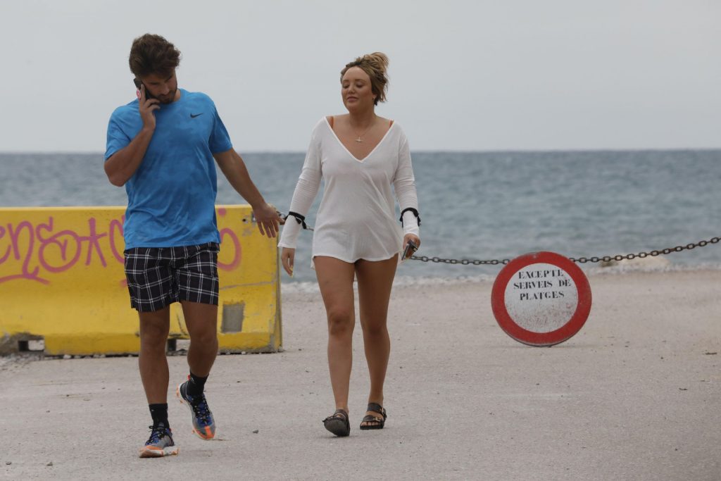 Charlotte-Crosby-Upskirt-Stars-Com-1-1024x683-11
