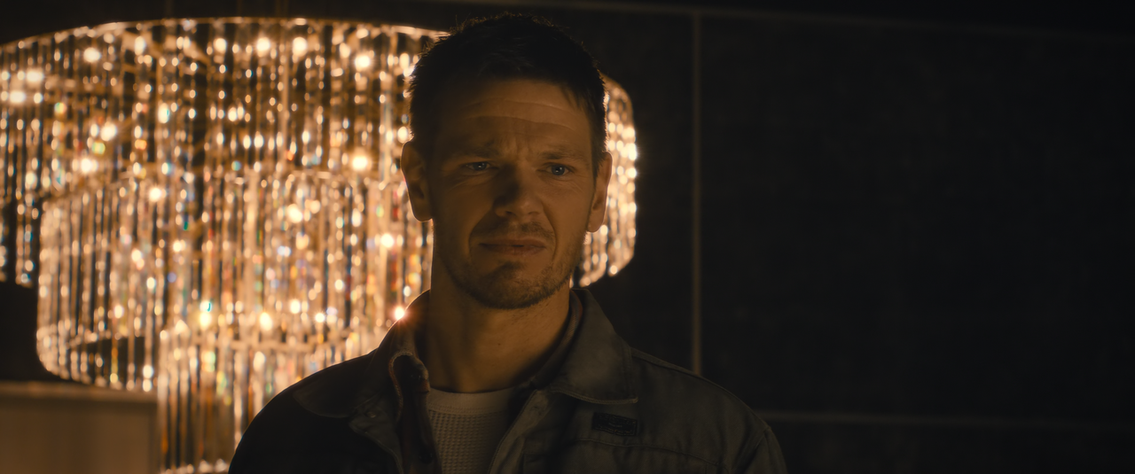 Paradise.(2025).S01E04.Agent.Billy.Pace.2160p.10bit.HULU.WEB-DL.DDP5.1.HEVC-Vyndros.mkv_snapshot_41.