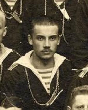 УЛАЗОВСКИЙ Николай Николаевич 1915