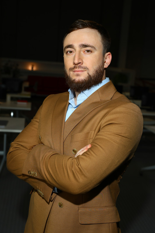 Султан Лагучев — кадр из фотобанка 3
