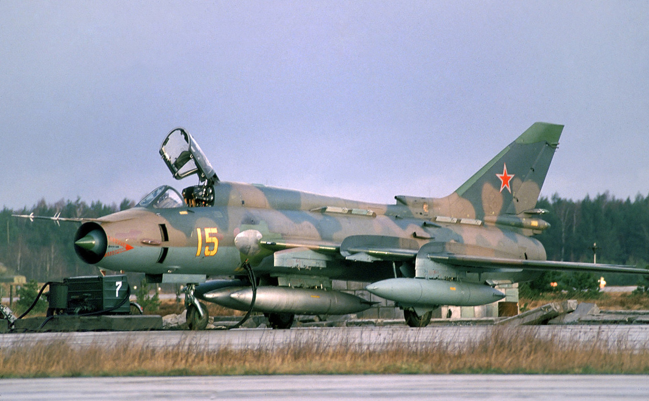 20 GvAPIB Su-17M4 15 yellow_10401 (2)