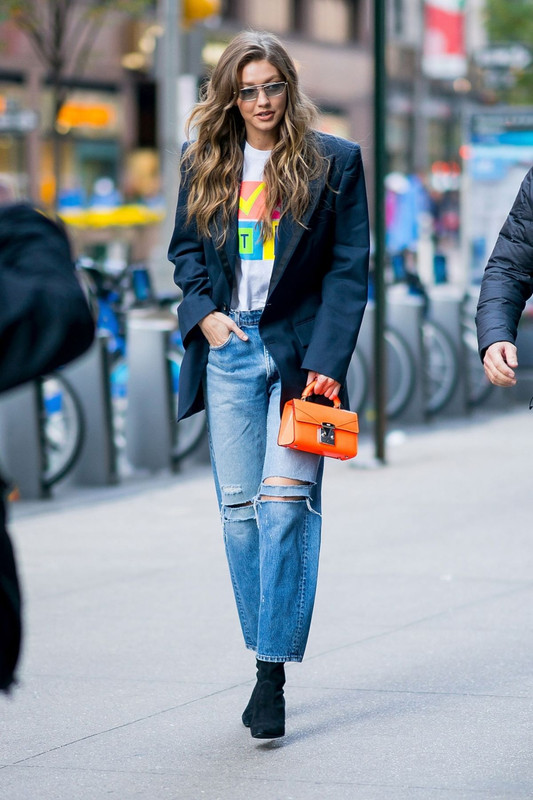 gigi-hadid-at-victoria-s-secret-fashion-show-fittings-in-new-yor