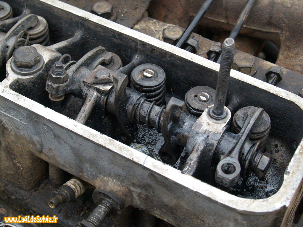 acces-vis-culasse-4l-billancourt-01