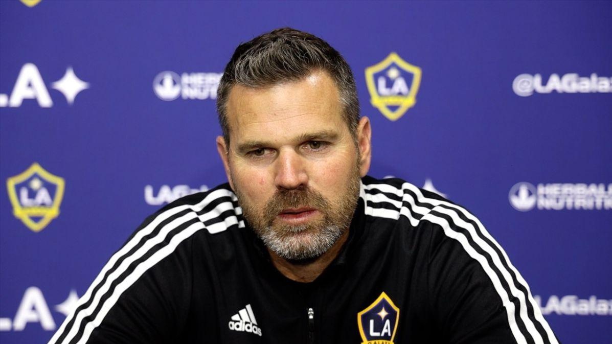 Técnico del Galaxy manda mensaje a Chicharito tras fallar otro penal