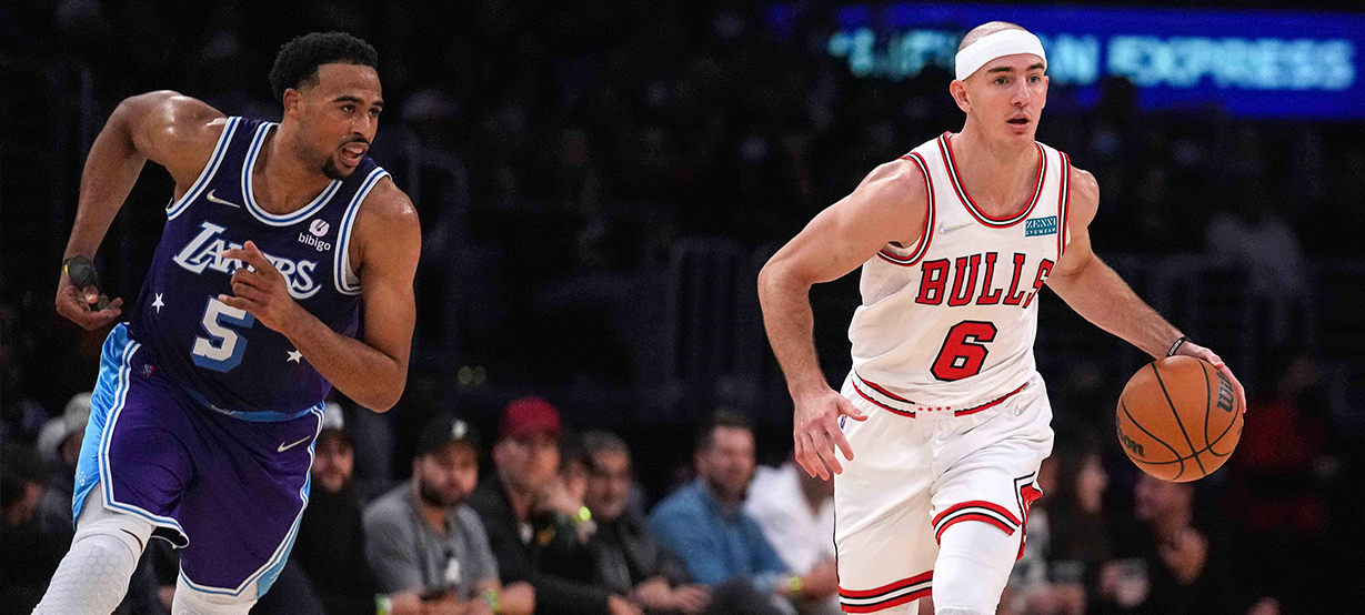 Horton-Tucker jogando contra Alex Caruso em partida entre Lakers e Bulls