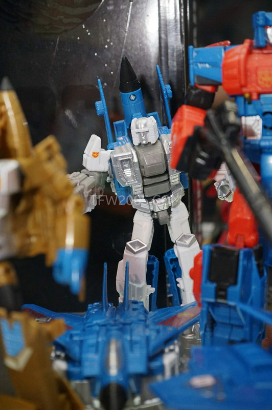 SDCC2015-Hasbro-Case-Transformers-Combiner-Wars-