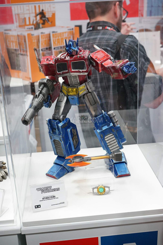 SDCC-2016-3A-Optimus-02