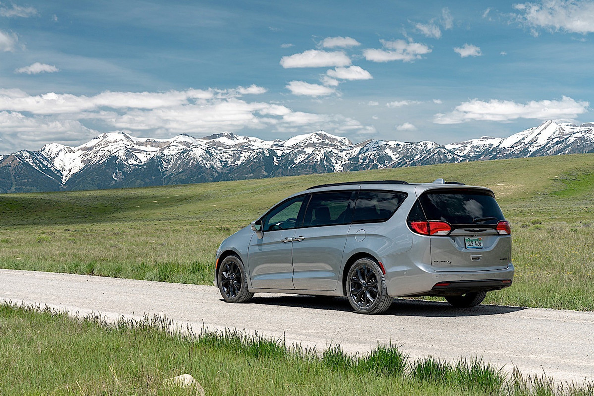 2020 Chrysler Pacifica Red S Edition (4)