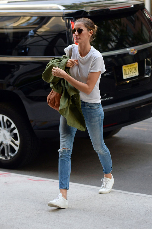 gisele-bundchen-arrivies-at-her-home-in-new-york-06-26-2018-2