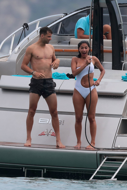 Nicole-Scherzinger-White-Swimsuit-13