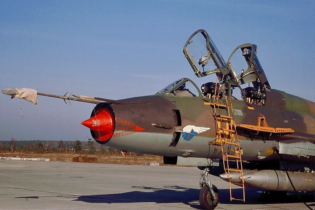 20 GvAPIB Su-17UM3 81 yellow_17532364101