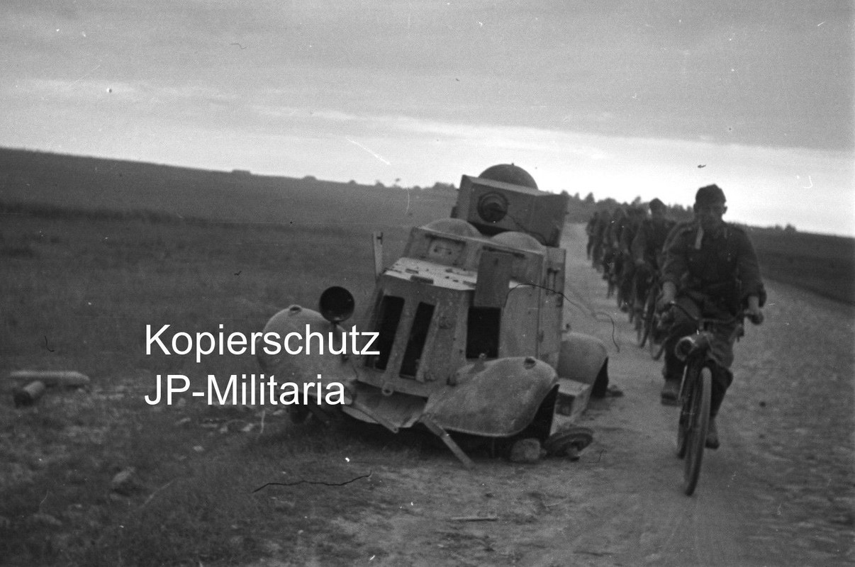 Wehrmacht russische Sowjet Späh Panzer Russland1