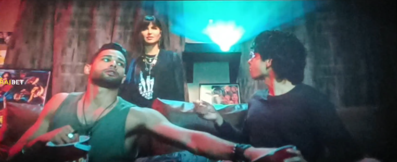 Download Phone Bhoot (2022) Hindi Movie CAMRiP