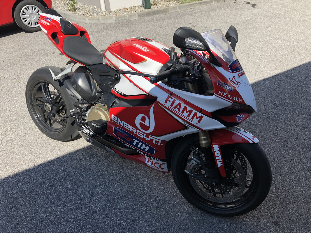 A33D8B68-293C-4EA4-9790-1716C1DA875D