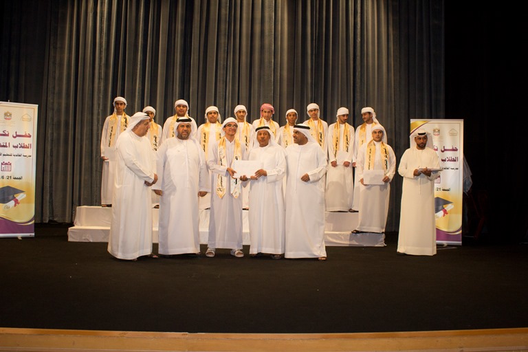 تكريم الطلاب المتفوقين مدرسة الخالدية