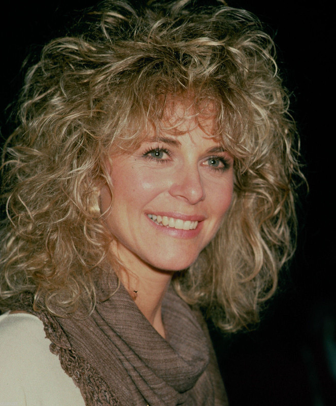 lindsay_wagner_c02
