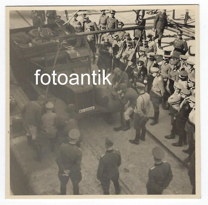 Foto Operation Seelöwe Frankreich Hafen Schiff Frachter Panzer Halbkette (1)