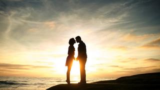 Thơ hoạ Nguyễn Thành Sáng & Tam Muội (1006) Couple-love-romance-sunset-sea-shore-114245-1280x720