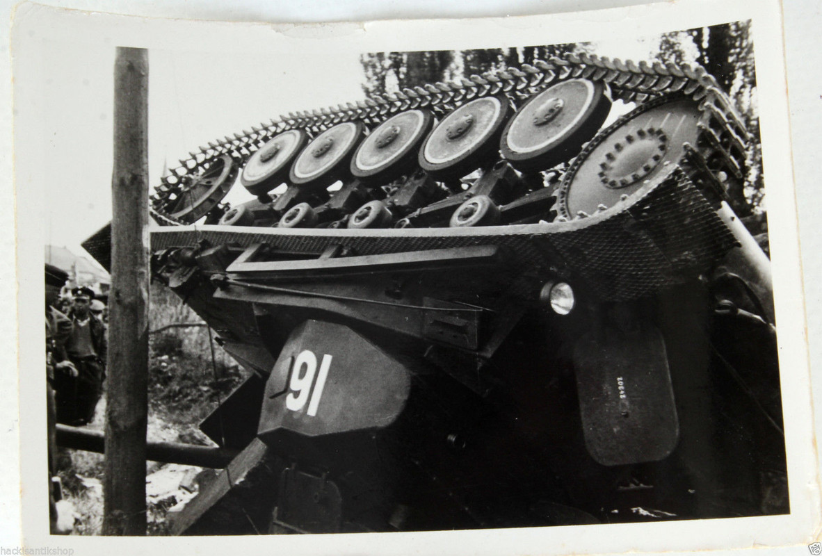 Original WK2 Foto zerstörter Panzer II Turmnumme