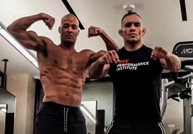 Тони Фъргюсън тренира с Дейвид Гогинс за UFC 296