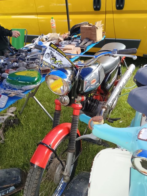 f860ac69-af4b-439e-8a09-3603b790b6b8