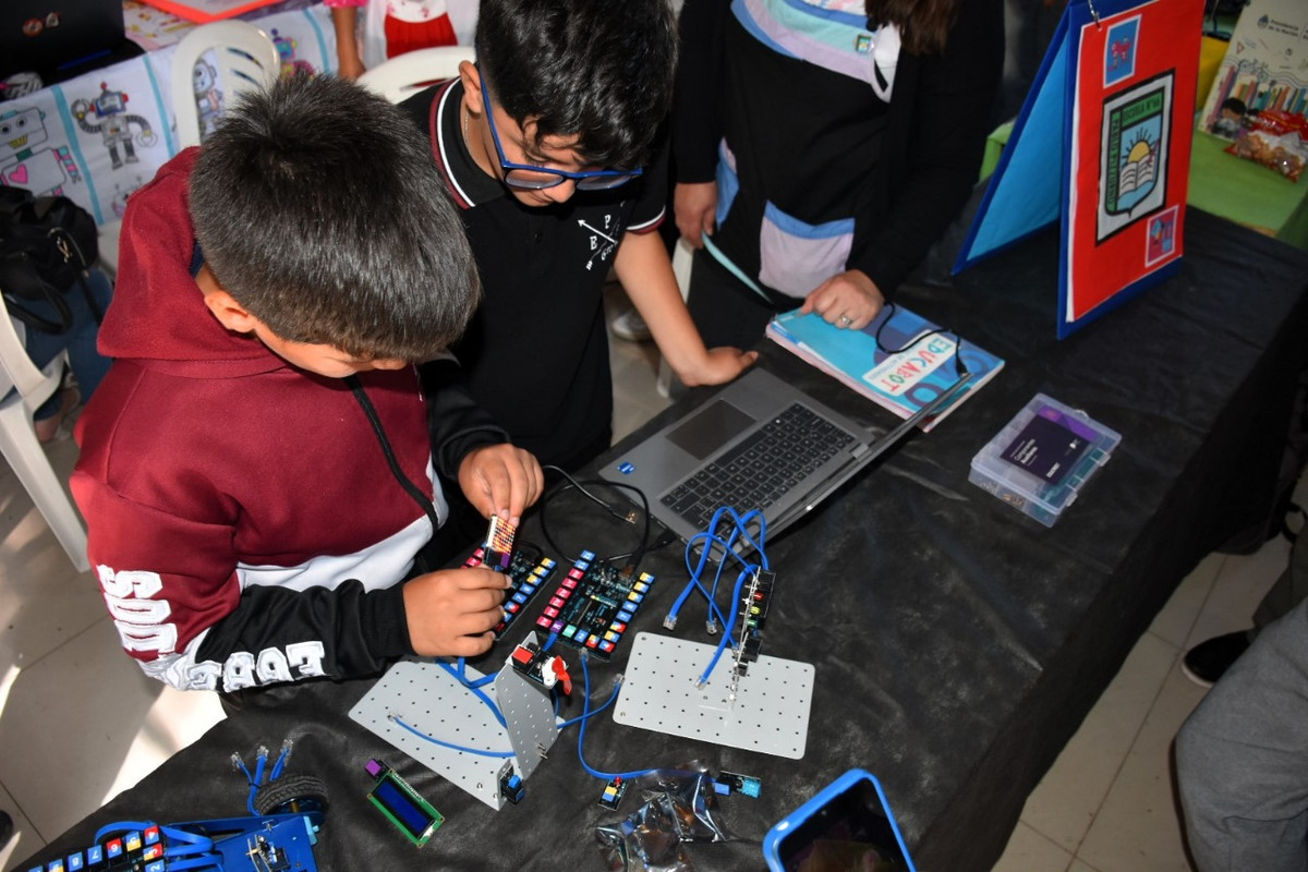 4e8386550e354b65a6b53940b6c77564