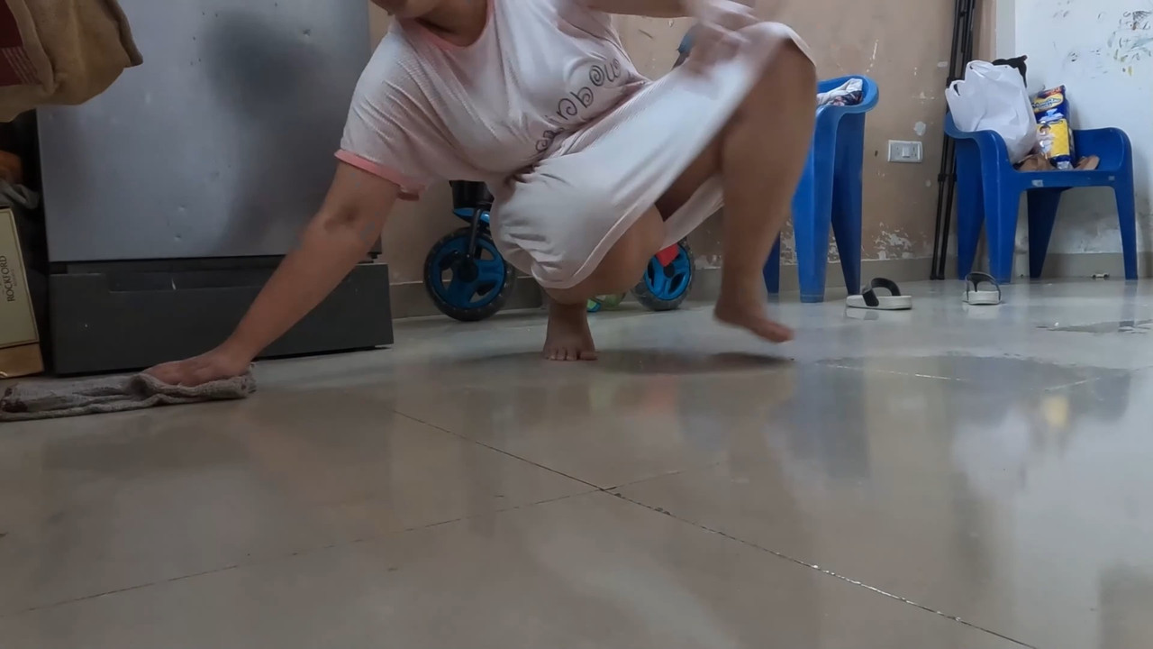 Fleshy Punjabi lady sexy thighs and panty show in dailywear.mp4_snapshot_00.06.428