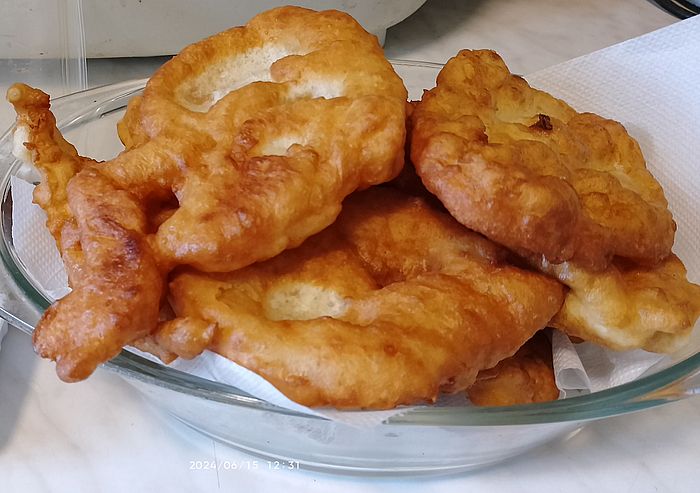 https://i.postimg.cc/sgvpHB6D/langos-20240615.jpg