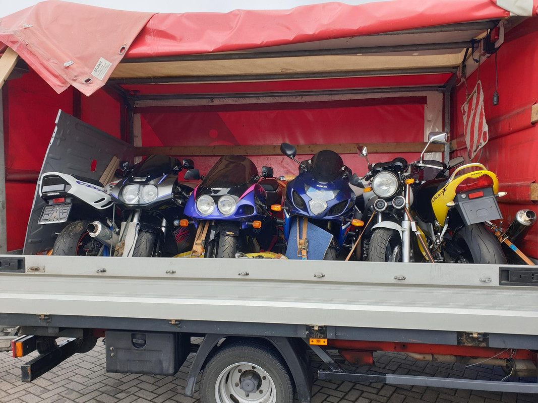 4651F4E9-B1C6-488F-B725-442FDCAD9B23