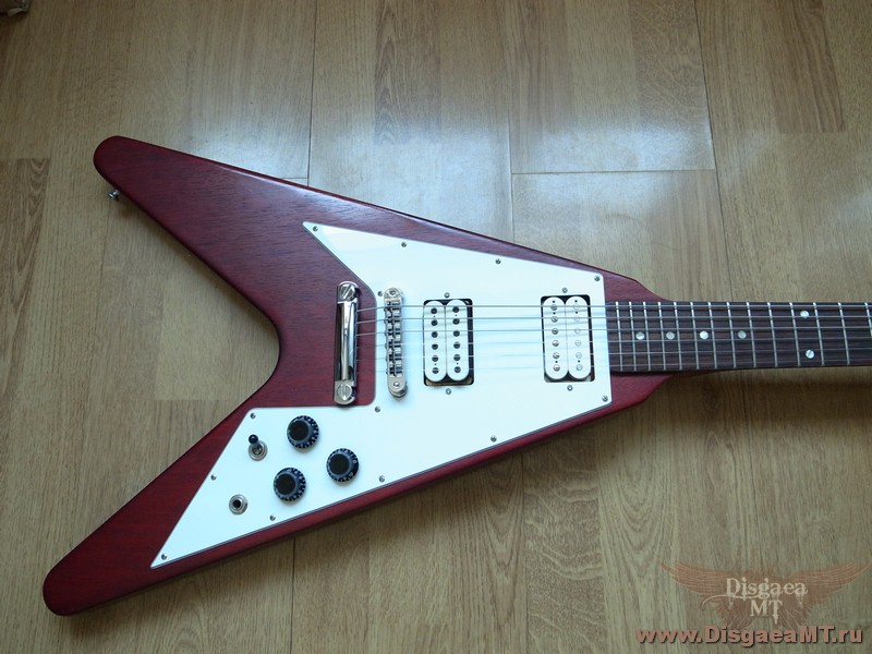 Gibson_Flying_V_Faded_13th-red_008