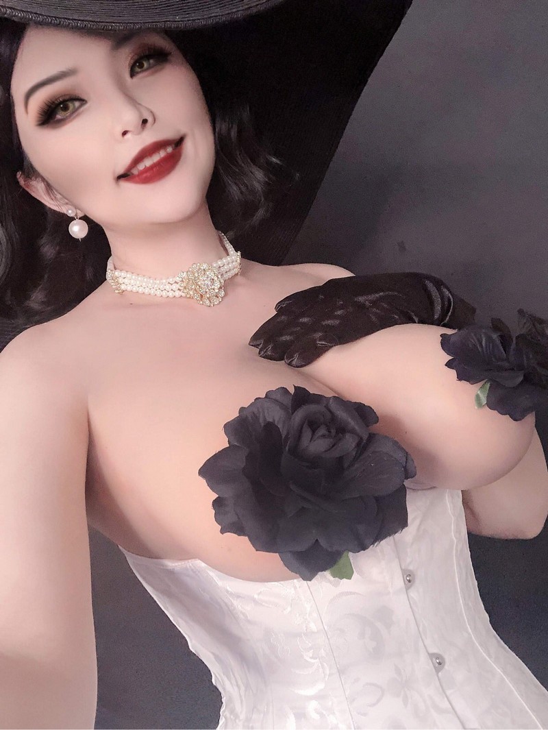 Hana Bunny 蒂米特雷斯库夫人 Cosplay写真｜Resident Evil Lady Dimitrescu 高清图集[16P-15.7M]插图6