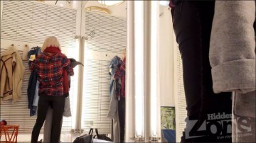 [Image: Voyeur33375142503.jpg]